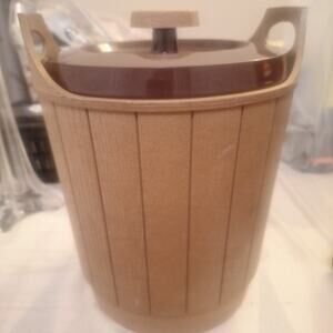 Vintage Rubbermaid #2478 Insulated Ice Bucket Faux Wood Barrel
